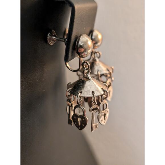 Vintage Gold Tone Screw Back Lock & Key Dangle Chandelier Earrings - Picture 3 of 5